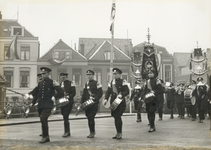 99583 Afbeelding van de Utrechtse Politie Muziek Vereniging die het Utrechts Stedelied speelt op de zojuist in gebruik ...